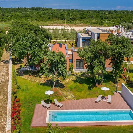 Vikendica Voliera Pula